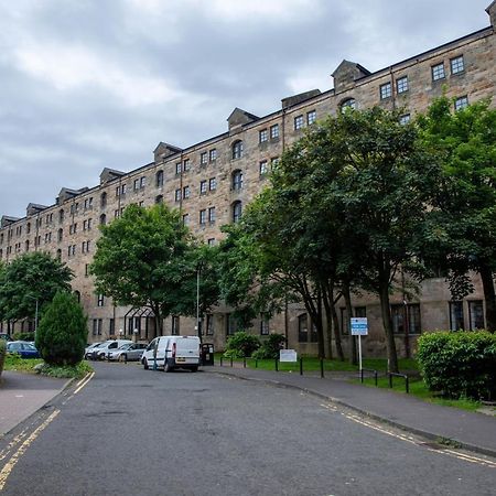 Stunning 2 Bed Merchant City Apartment With Residents Parking グラスゴー エクステリア 写真