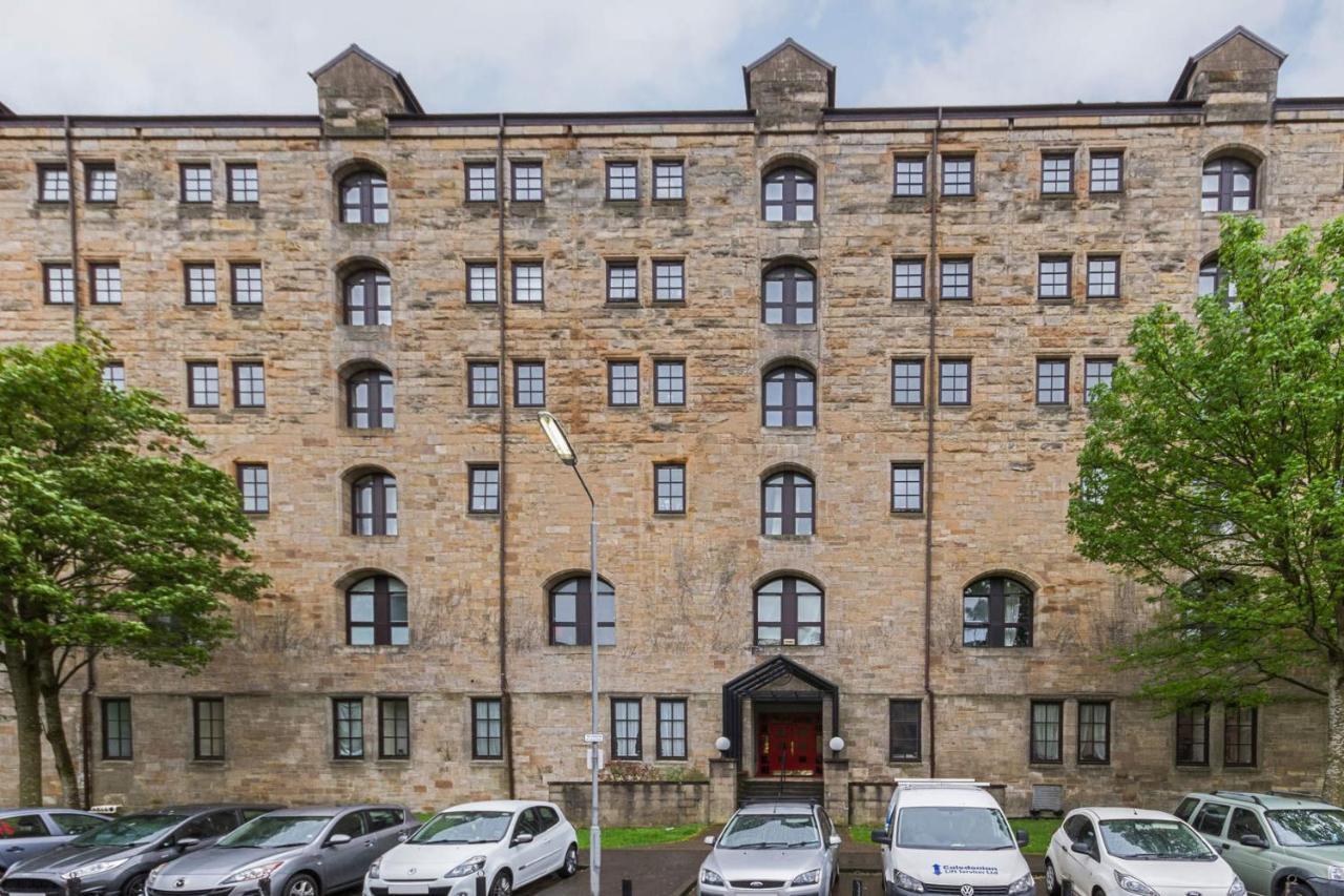 Stunning 2 Bed Merchant City Apartment With Residents Parking グラスゴー エクステリア 写真