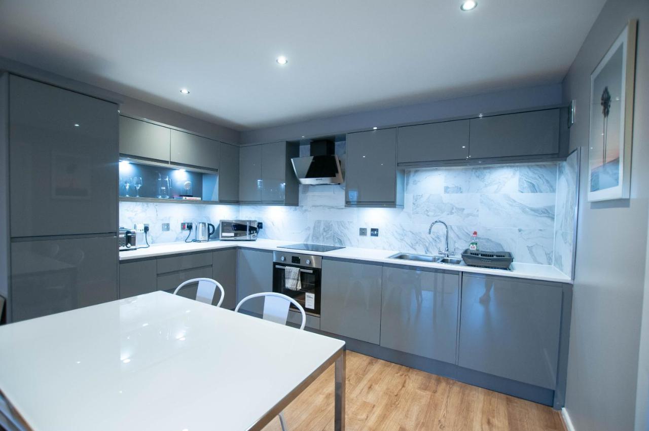 Stunning 2 Bed Merchant City Apartment With Residents Parking グラスゴー エクステリア 写真