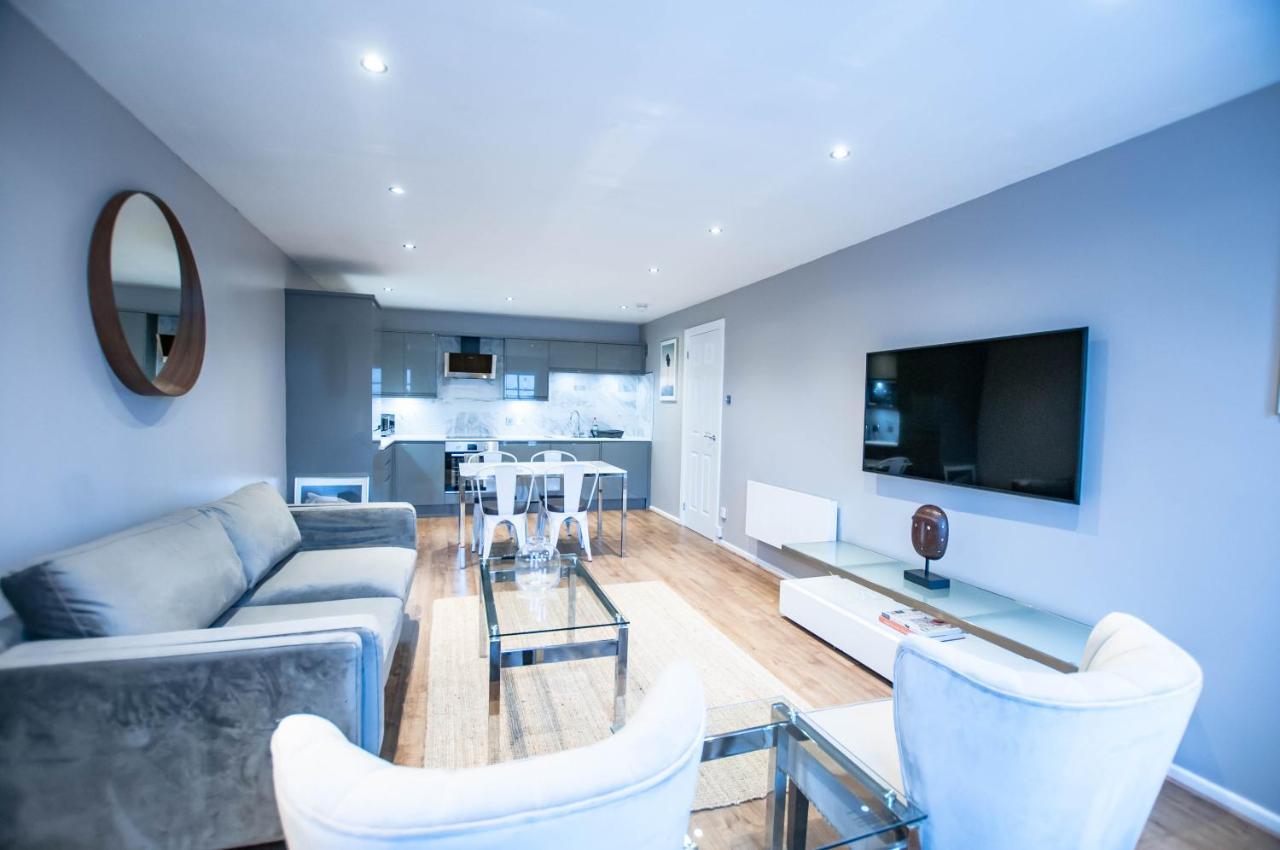 Stunning 2 Bed Merchant City Apartment With Residents Parking グラスゴー エクステリア 写真