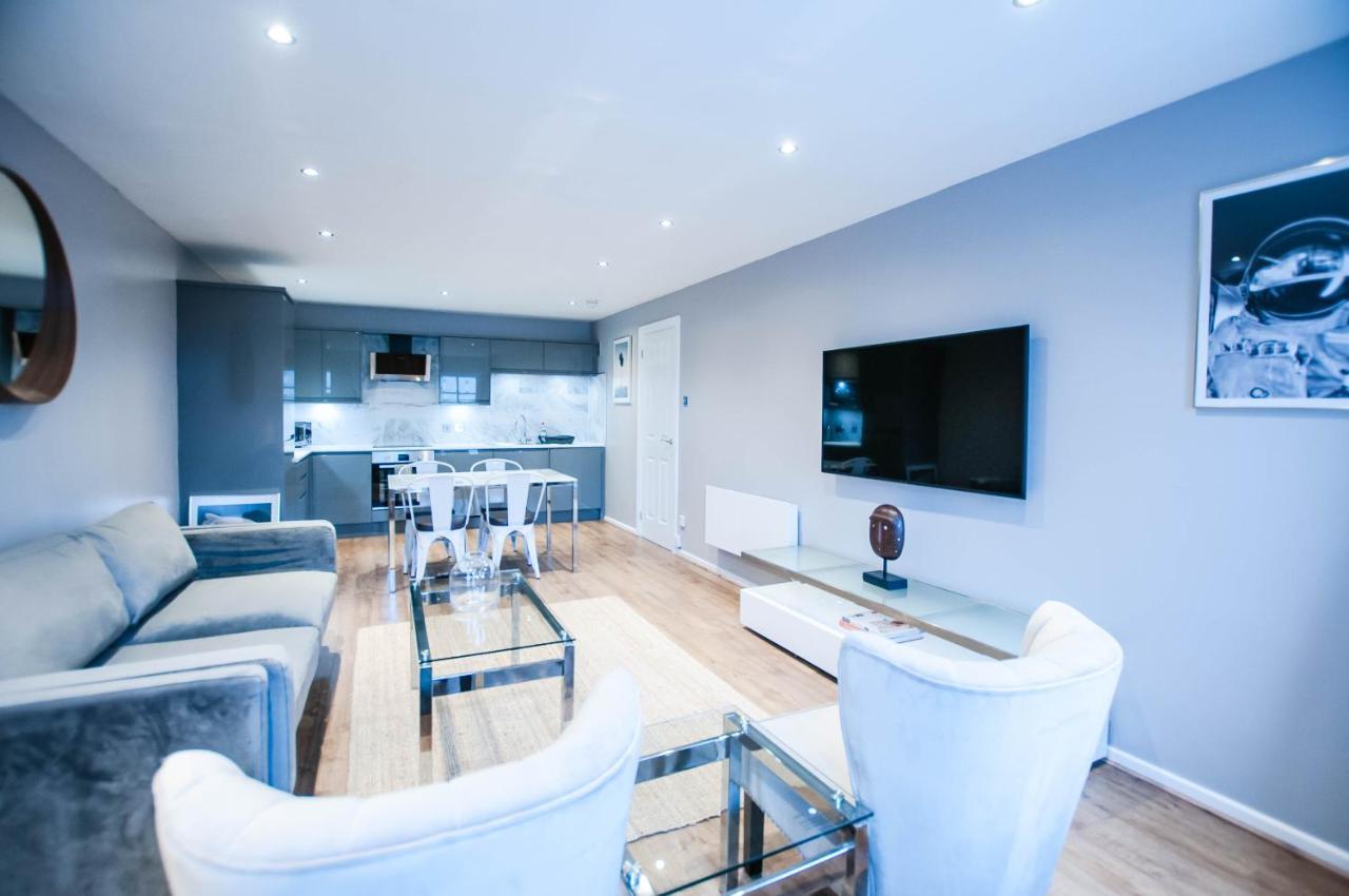 Stunning 2 Bed Merchant City Apartment With Residents Parking グラスゴー エクステリア 写真