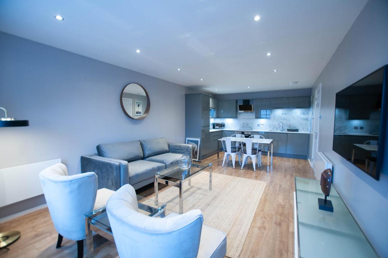 Stunning 2 Bed Merchant City Apartment With Residents Parking グラスゴー エクステリア 写真