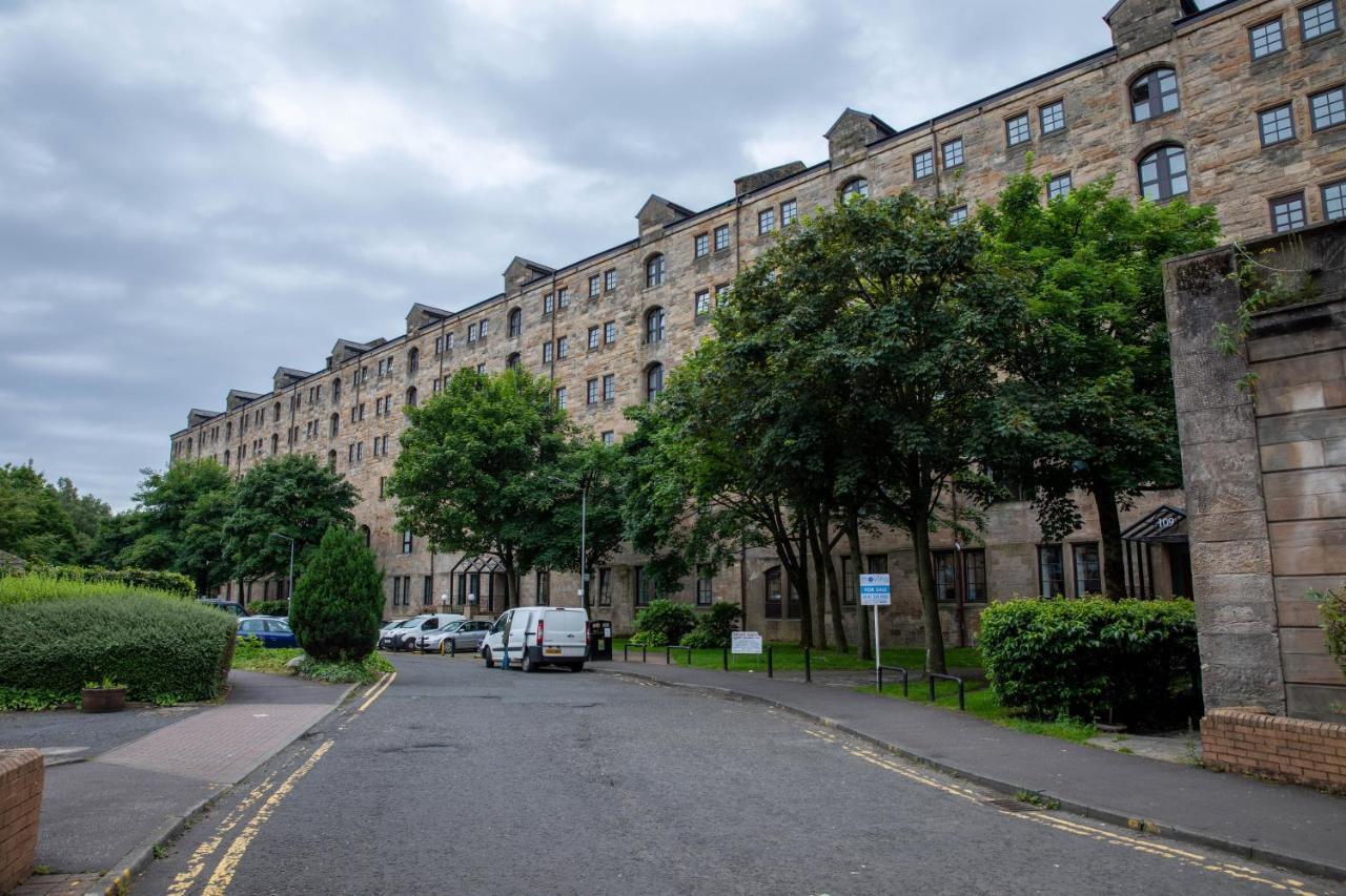 Stunning 2 Bed Merchant City Apartment With Residents Parking グラスゴー エクステリア 写真