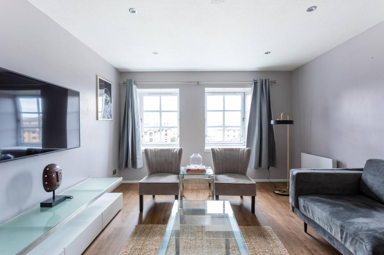 Stunning 2 Bed Merchant City Apartment With Residents Parking グラスゴー エクステリア 写真