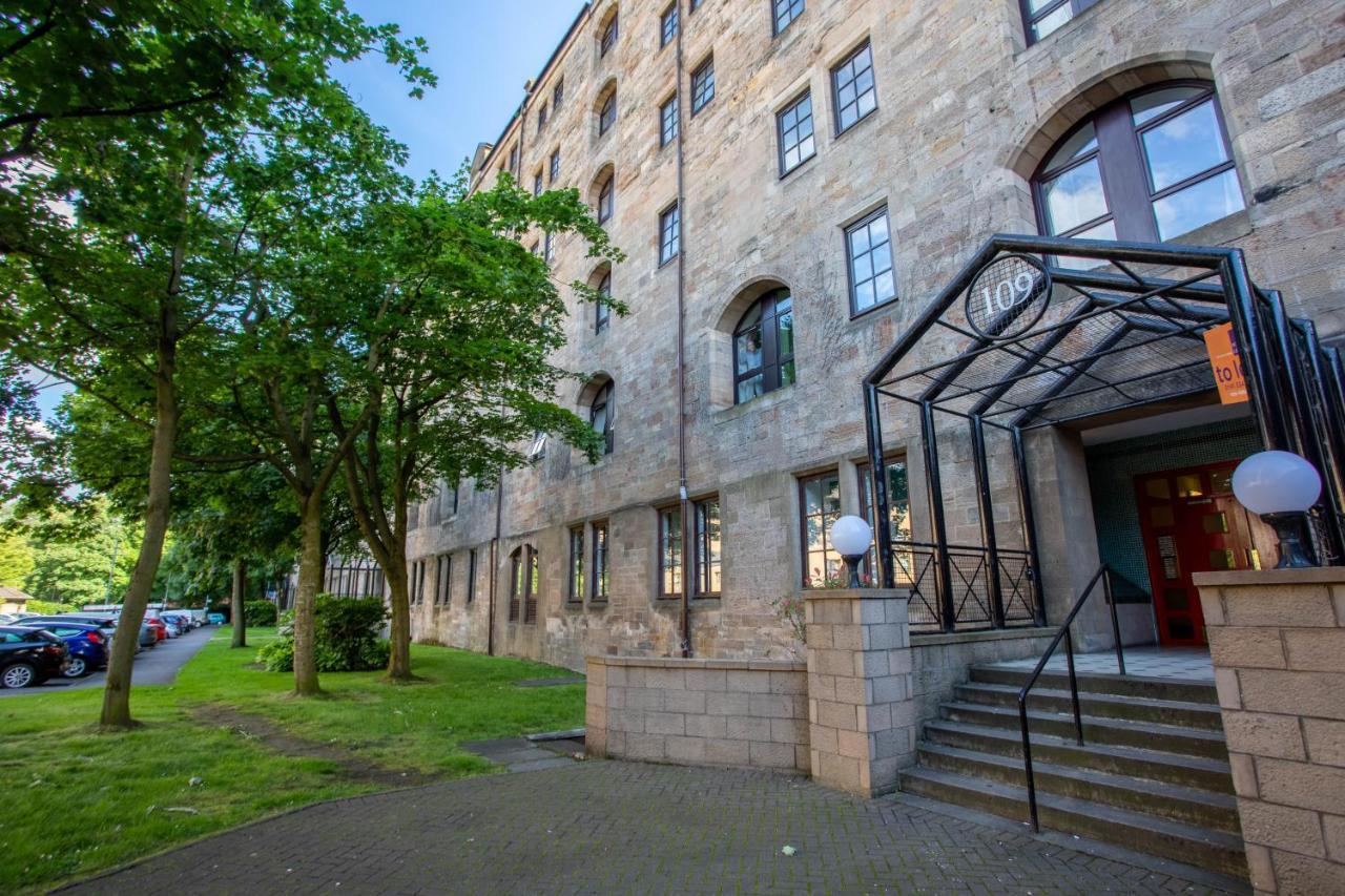 Stunning 2 Bed Merchant City Apartment With Residents Parking グラスゴー エクステリア 写真