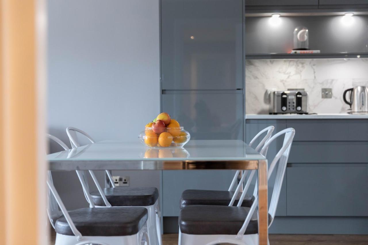 Stunning 2 Bed Merchant City Apartment With Residents Parking グラスゴー エクステリア 写真