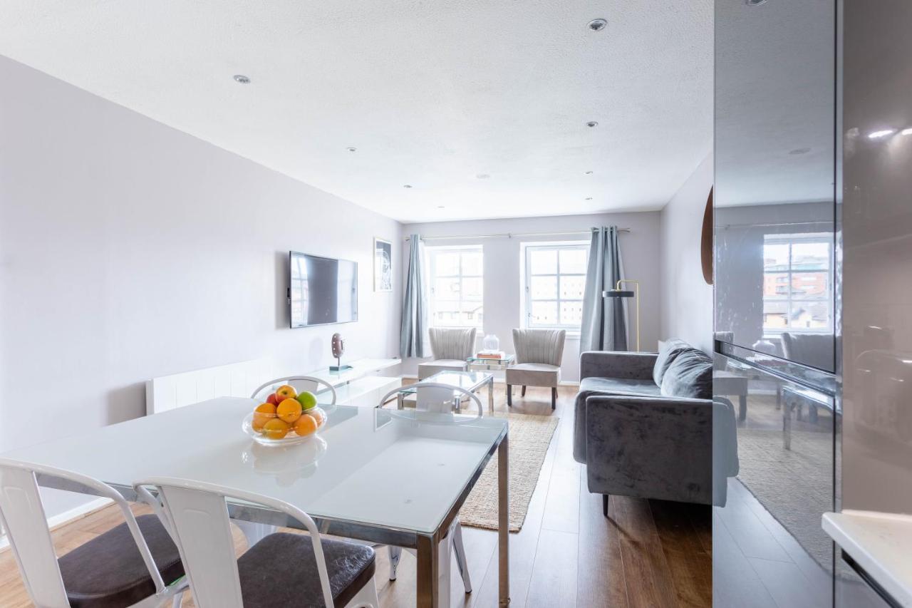 Stunning 2 Bed Merchant City Apartment With Residents Parking グラスゴー エクステリア 写真